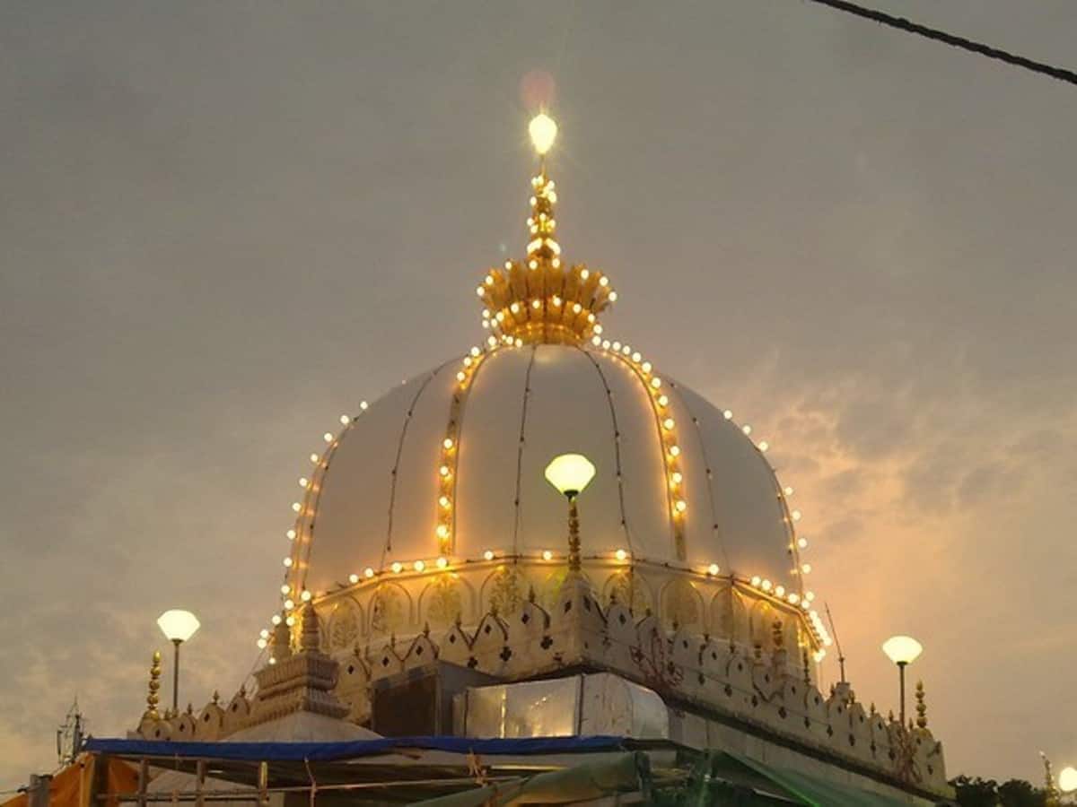 خواجہ غریب نواز رحمۃ اللہ علیہ